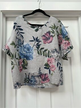 Floral Linen-Blend Boxy Top in Light Gray with Blue & Pink Blooms